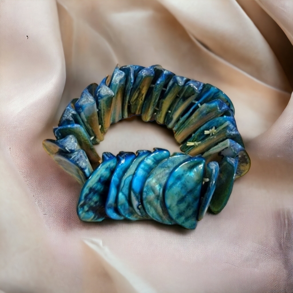 Blue Shell Bracelet - Picture 2 of 6
